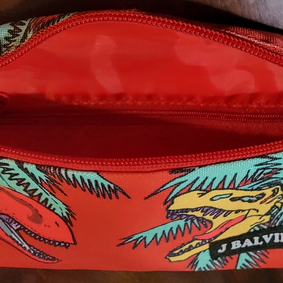 Original J Balvin Fanny Pack from Vibras Tour Dinosaurs - Picture 3 of 4